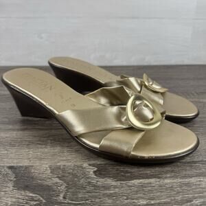 Italian Shoemakers Womens 9 Gold Metallic Wedge Slide Sandals Buckle Made Italy